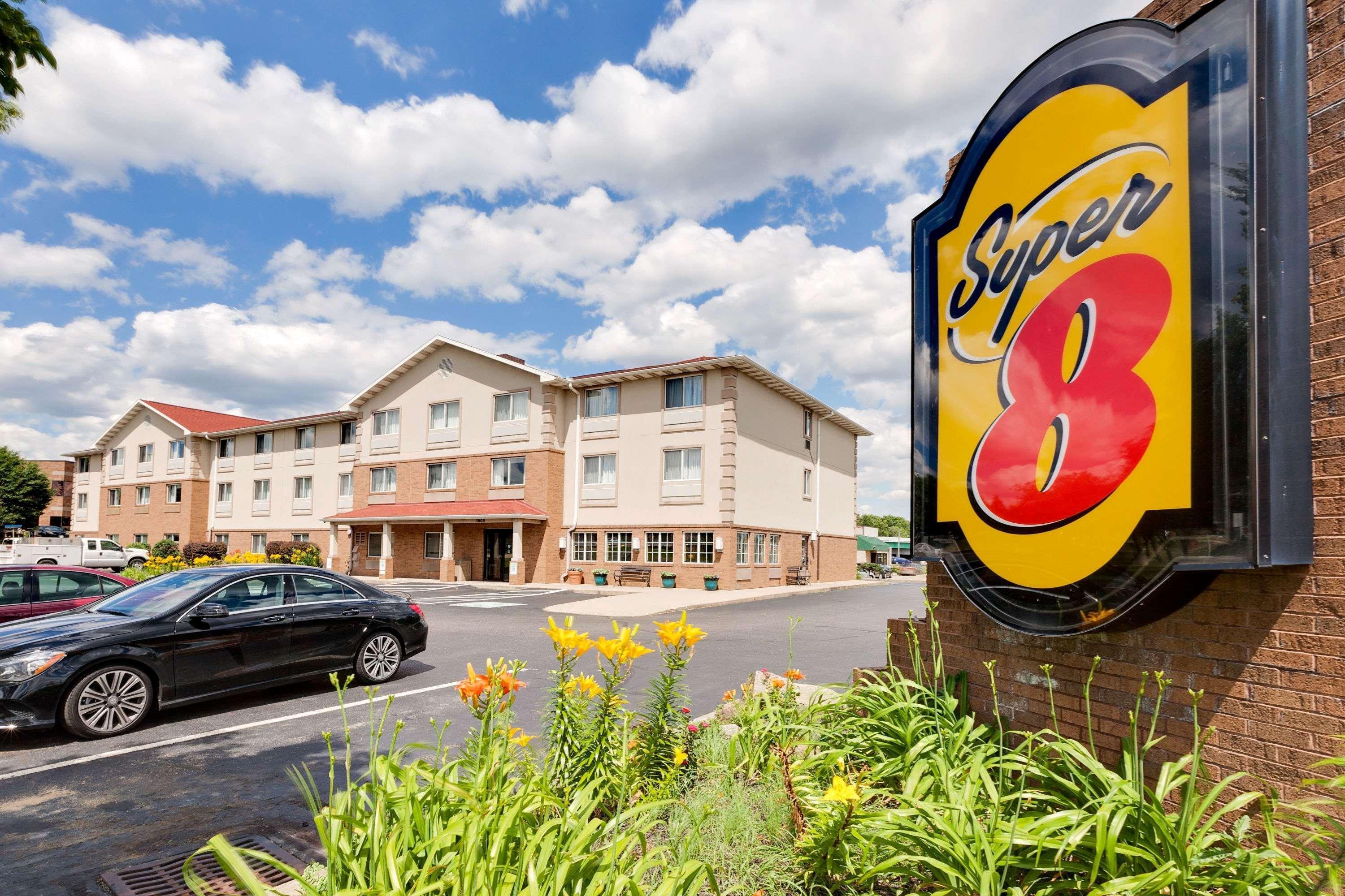 Super 8 By Wyndham Akron S/Green/Uniontown Oh Eksteriør bilde