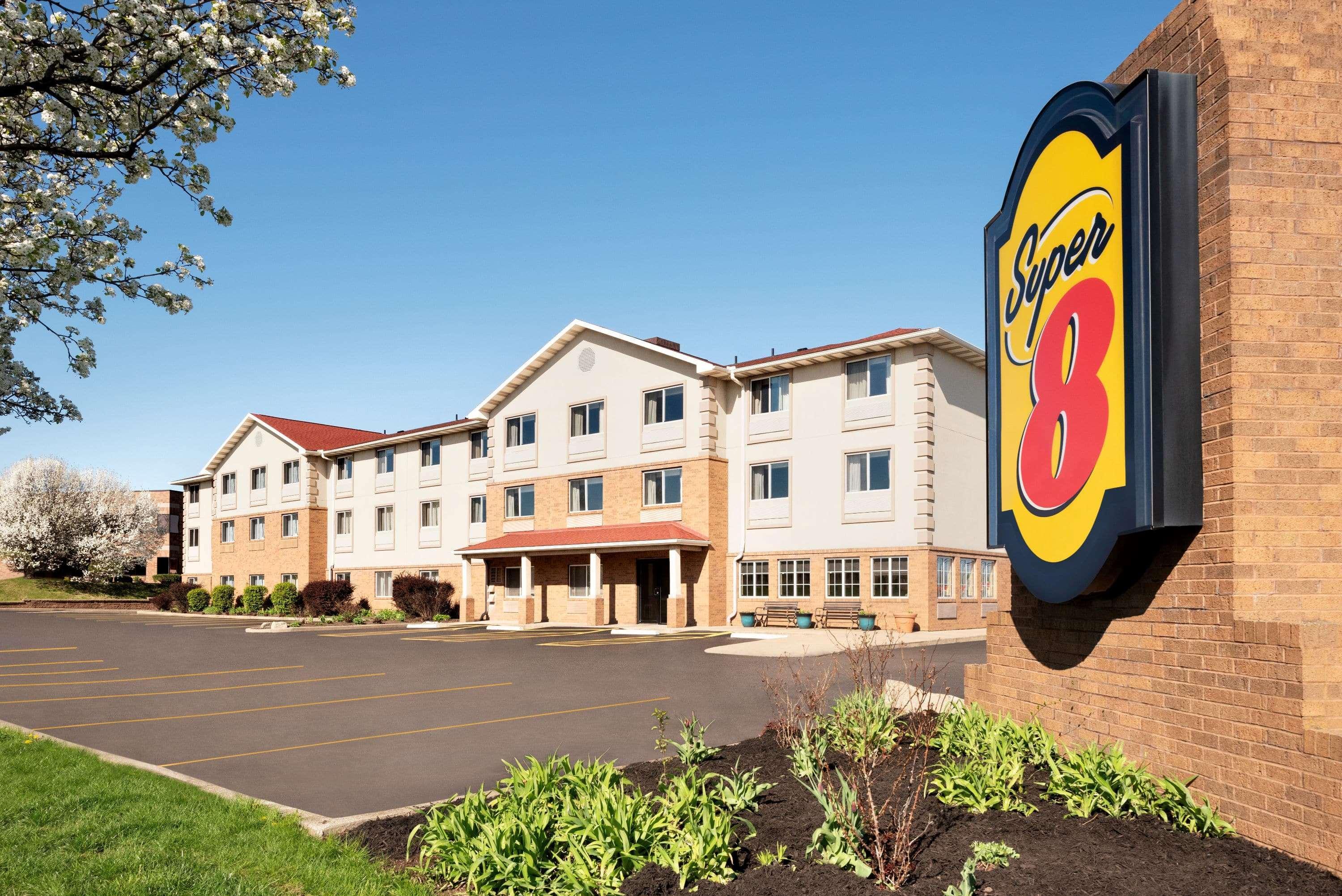 Super 8 By Wyndham Akron S/Green/Uniontown Oh Eksteriør bilde